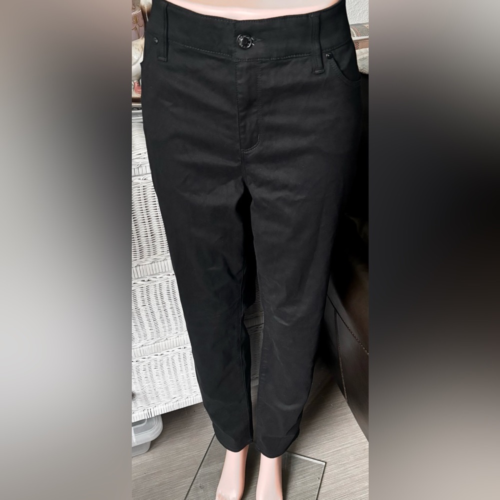 Chico’s Cotton blend Pants Skinny Legs Stretchy Mid Rise in Black color Size 12R